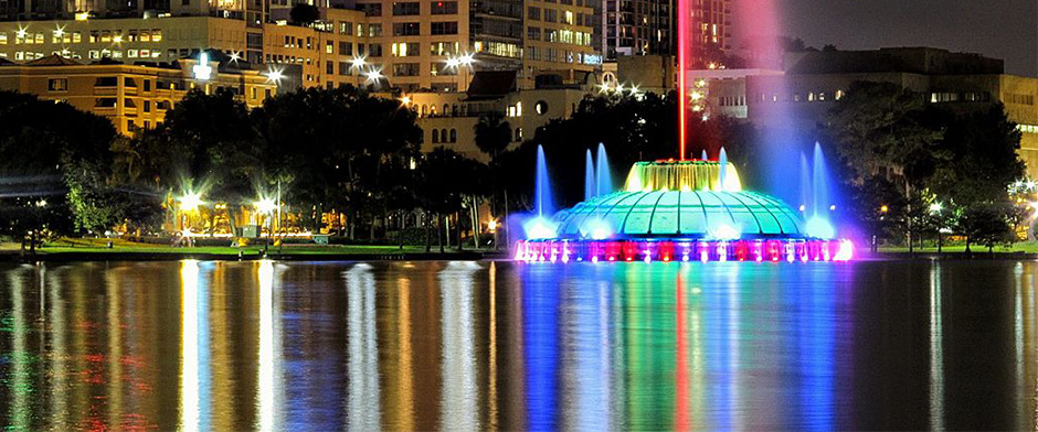 Lake Eola in Orlando at night